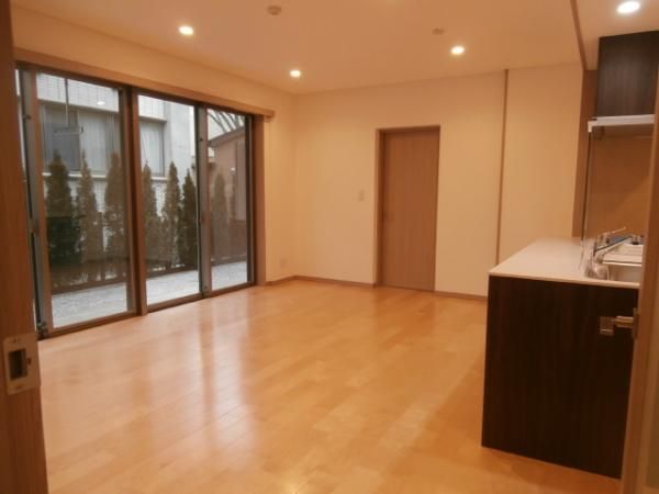 �y���ԁE���r���O�z�@