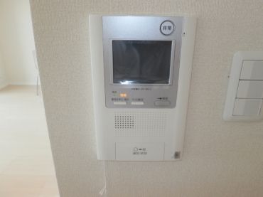 �y�Z�L�����e�B�z�@