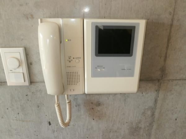 �y�Z�L�����e�B�z�@