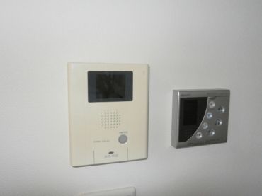 �y�Z�L�����e�B�z�@