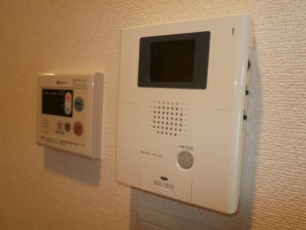 �y�Z�L�����e�B�z�@